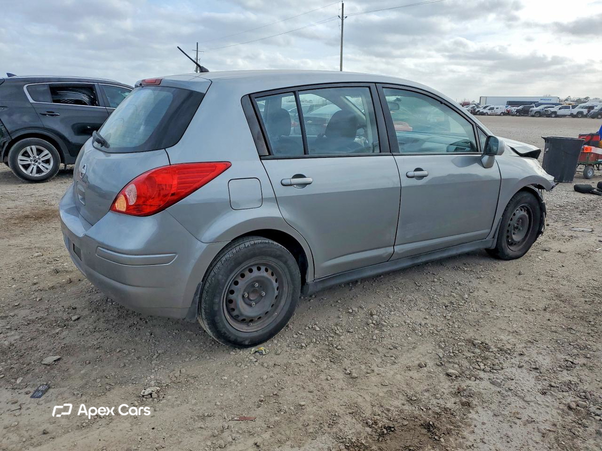 Nissan Versa 2011