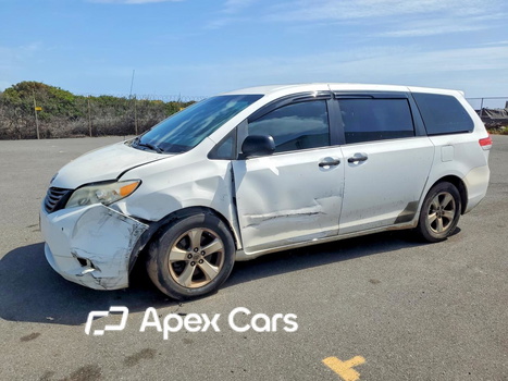 Toyota Sienna 2014 - Image 1 of 5