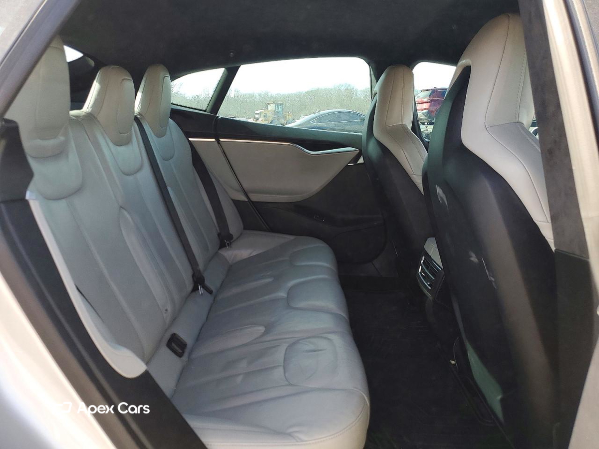 Tesla Model S 2015