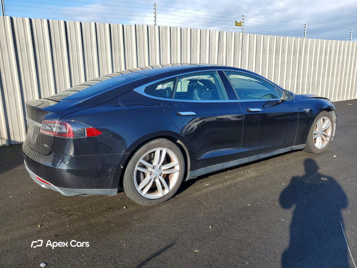 Tesla Model S 2015
