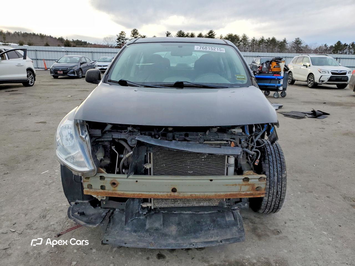 Nissan Versa 2015