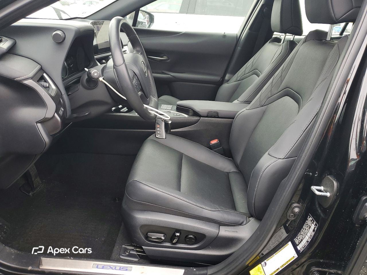 Lexus UX 2023