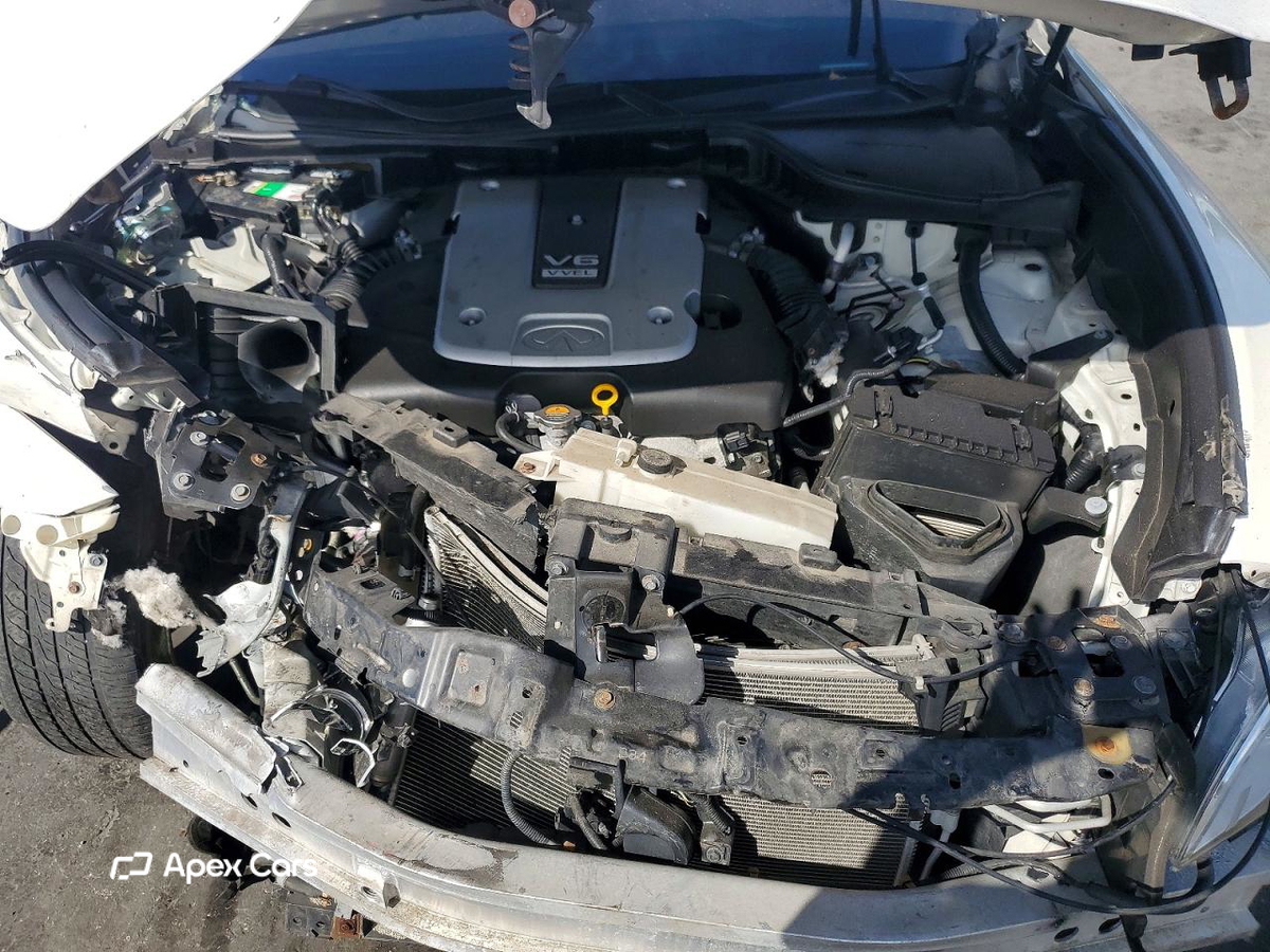 Infiniti M 2013