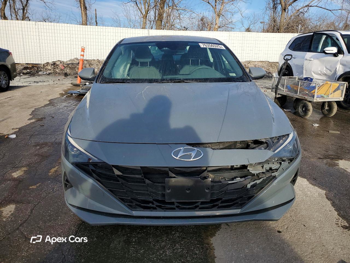 Hyundai Elantra 2022