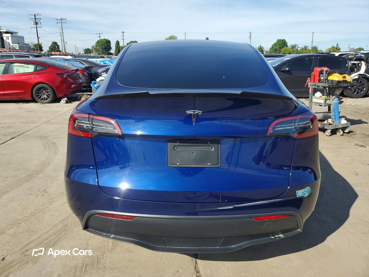 Tesla Model Y 2025