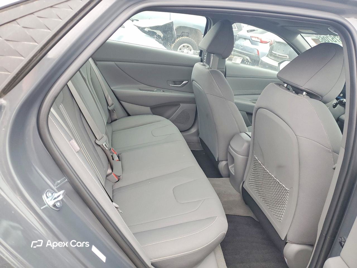 Hyundai Elantra 2025