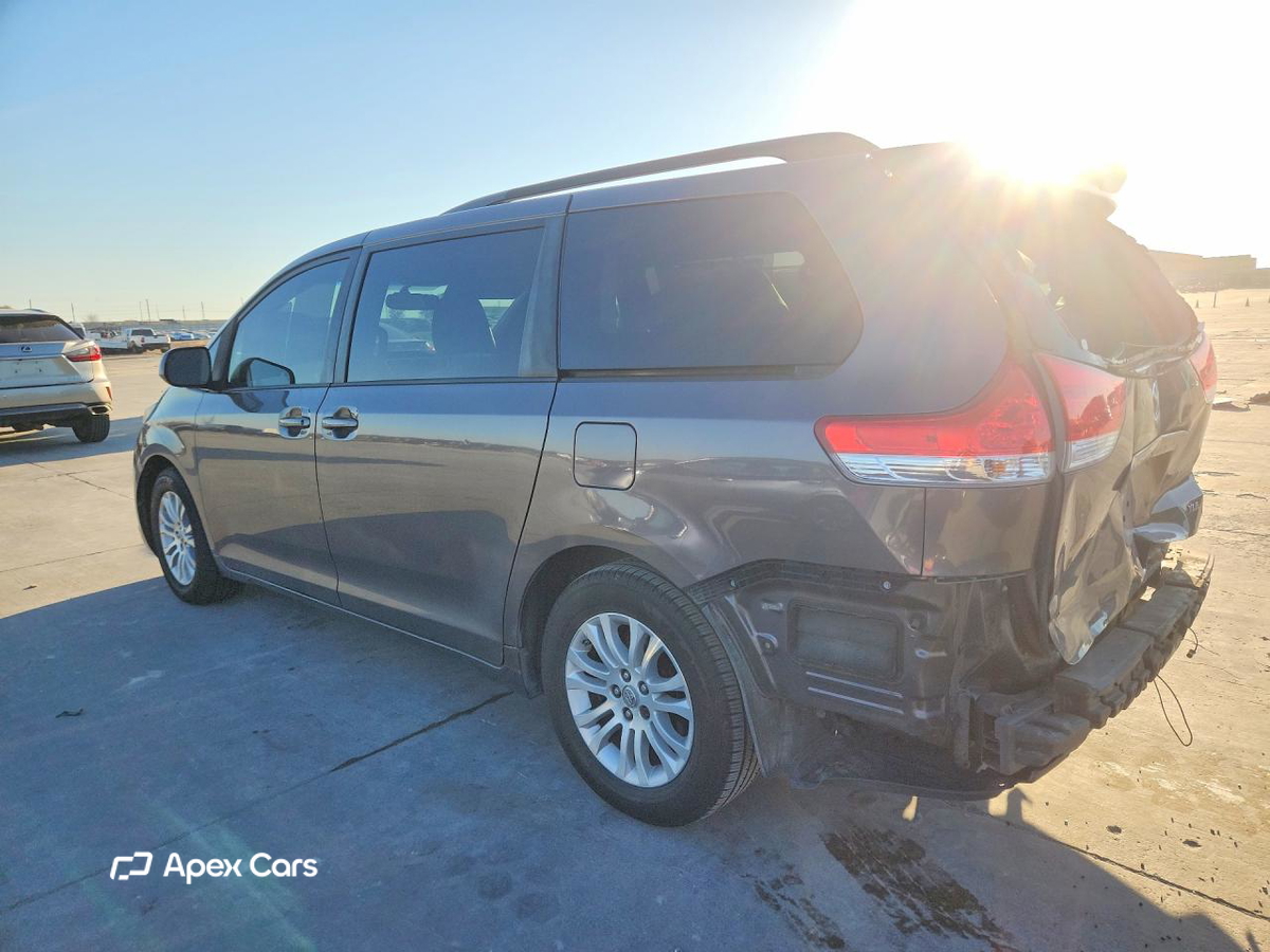 Toyota Sienna 2012