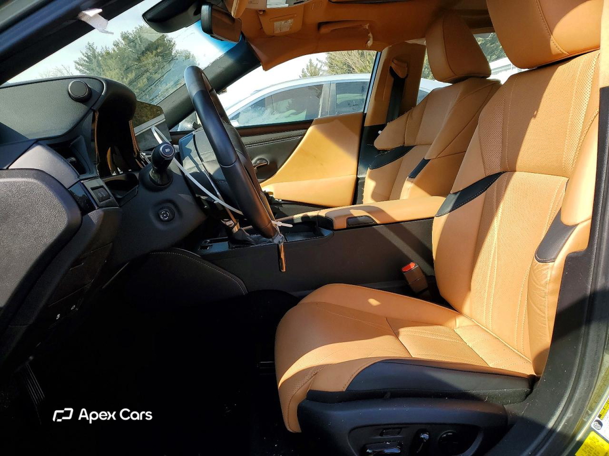 Lexus ES 2025