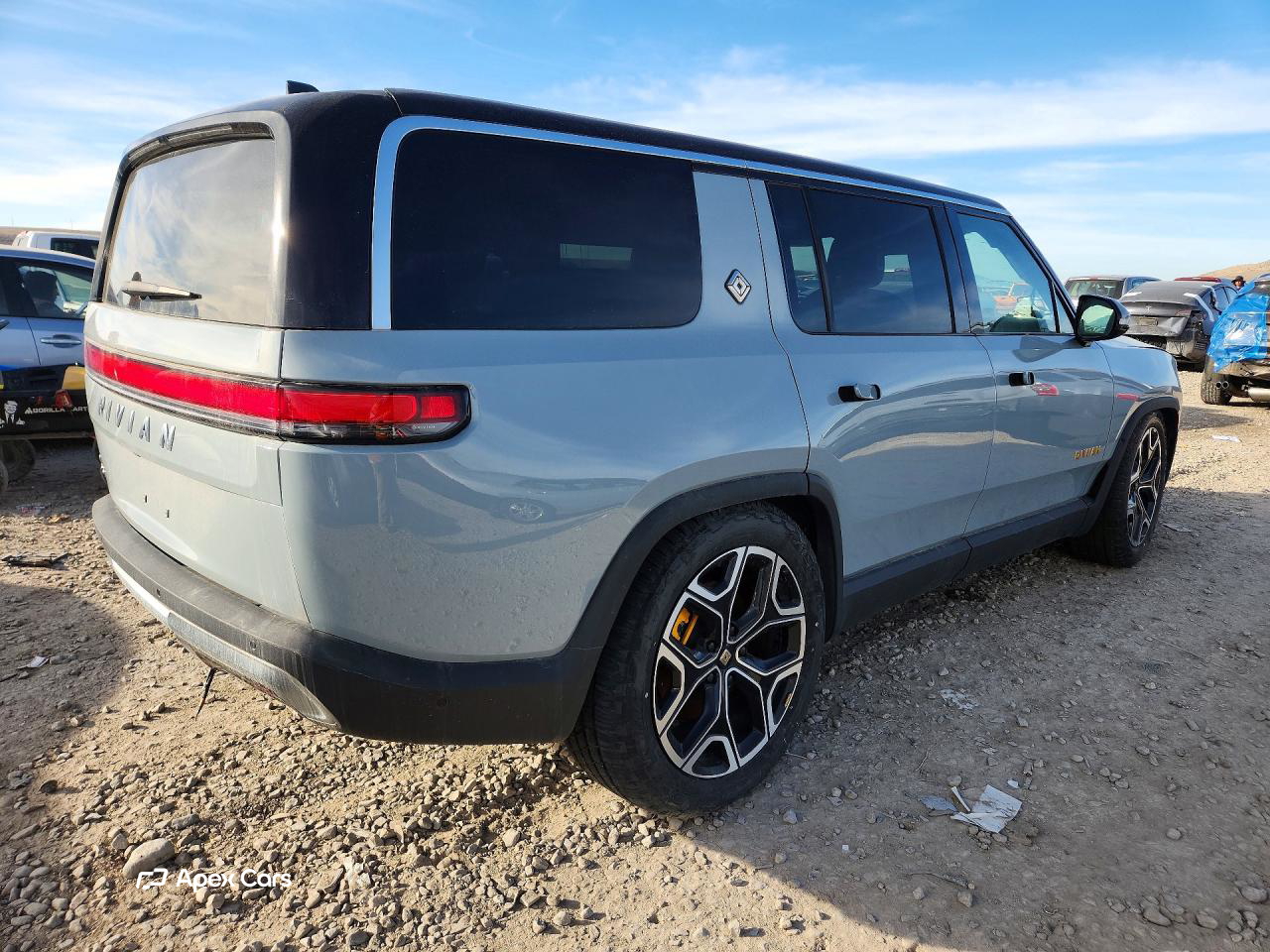 Rivian R1S 2022