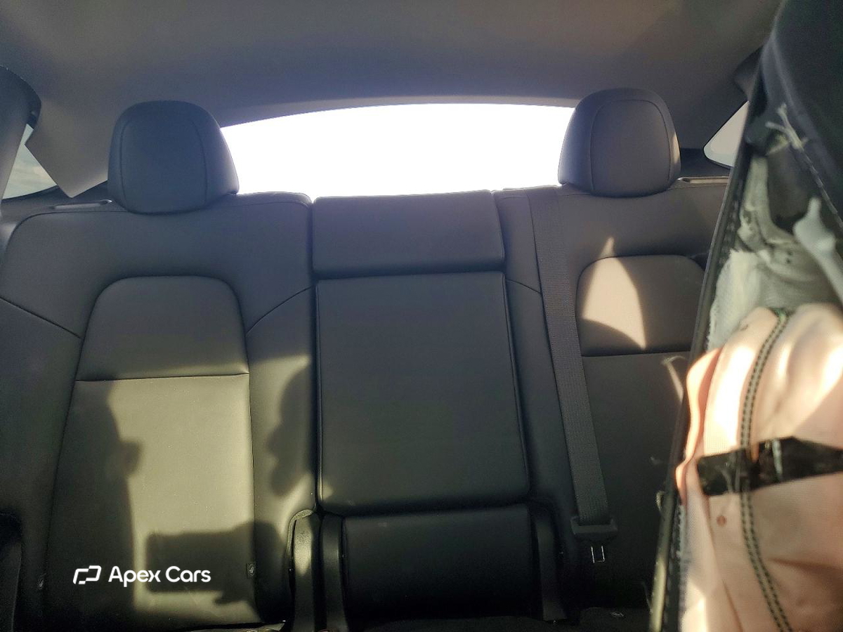 Tesla Model Y 2025