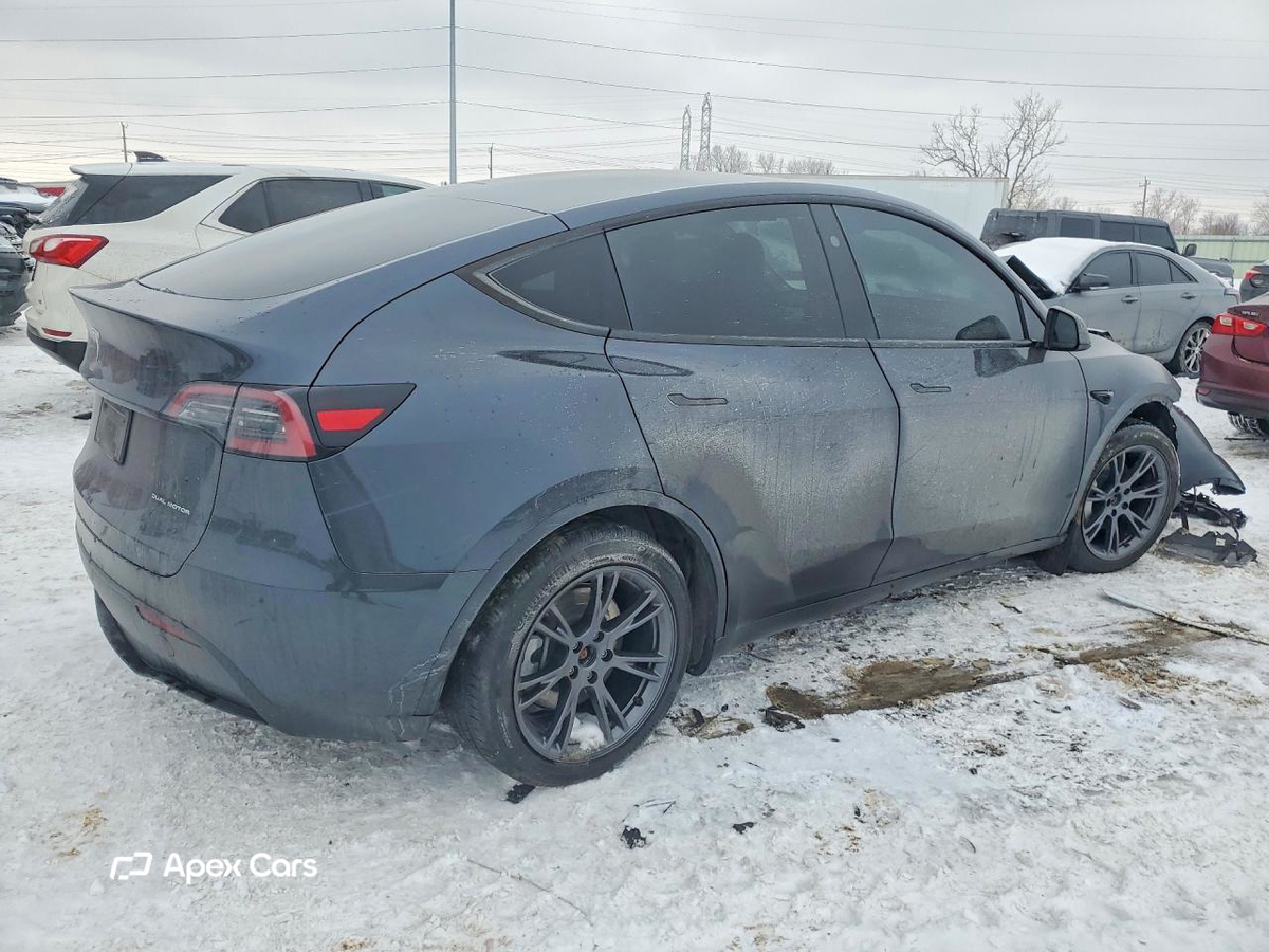 Tesla Model Y 2025