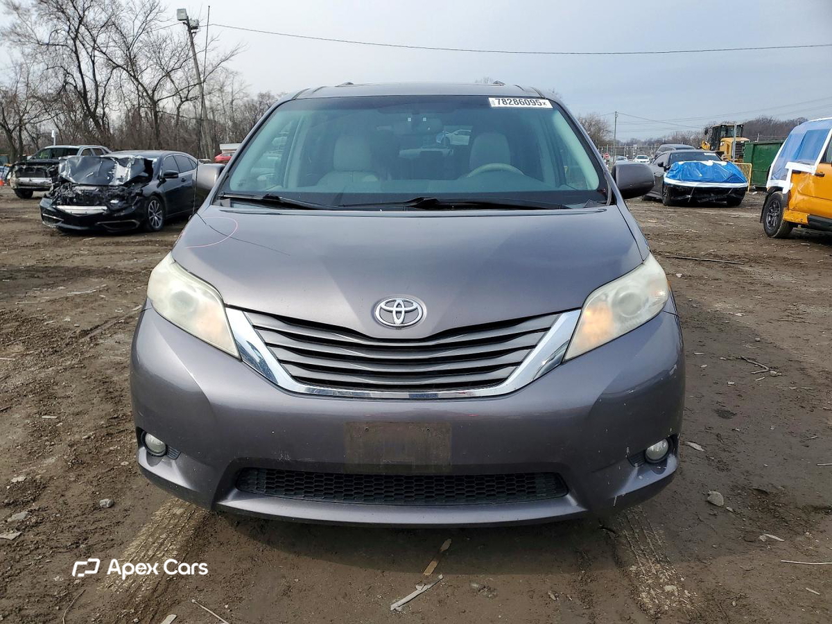 Toyota Sienna 2014