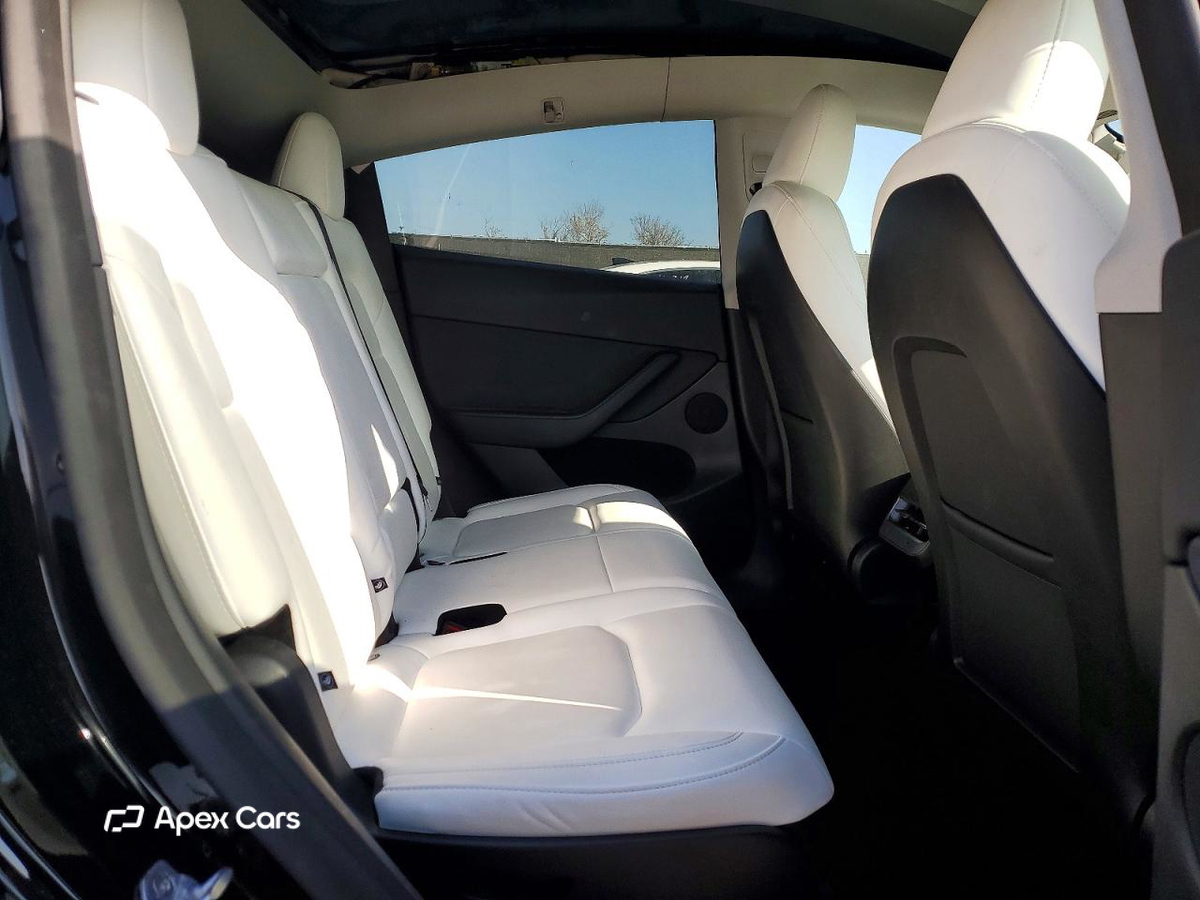 Tesla Model Y 2025