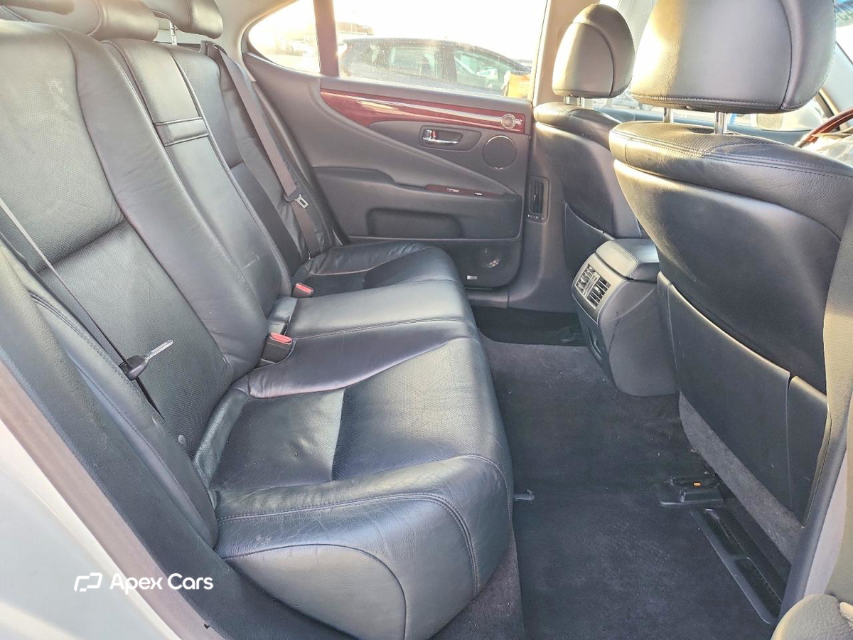 Lexus LS 2011