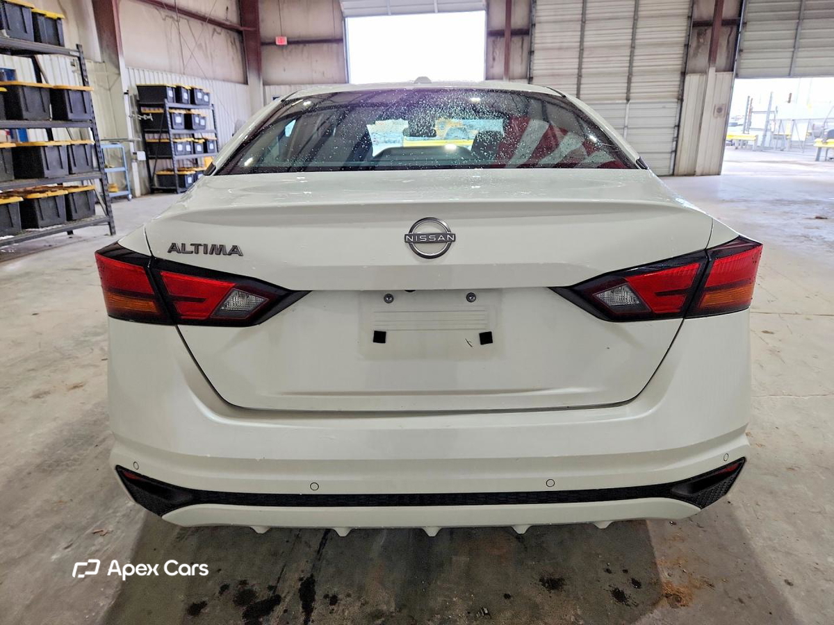 Nissan Altima 2025