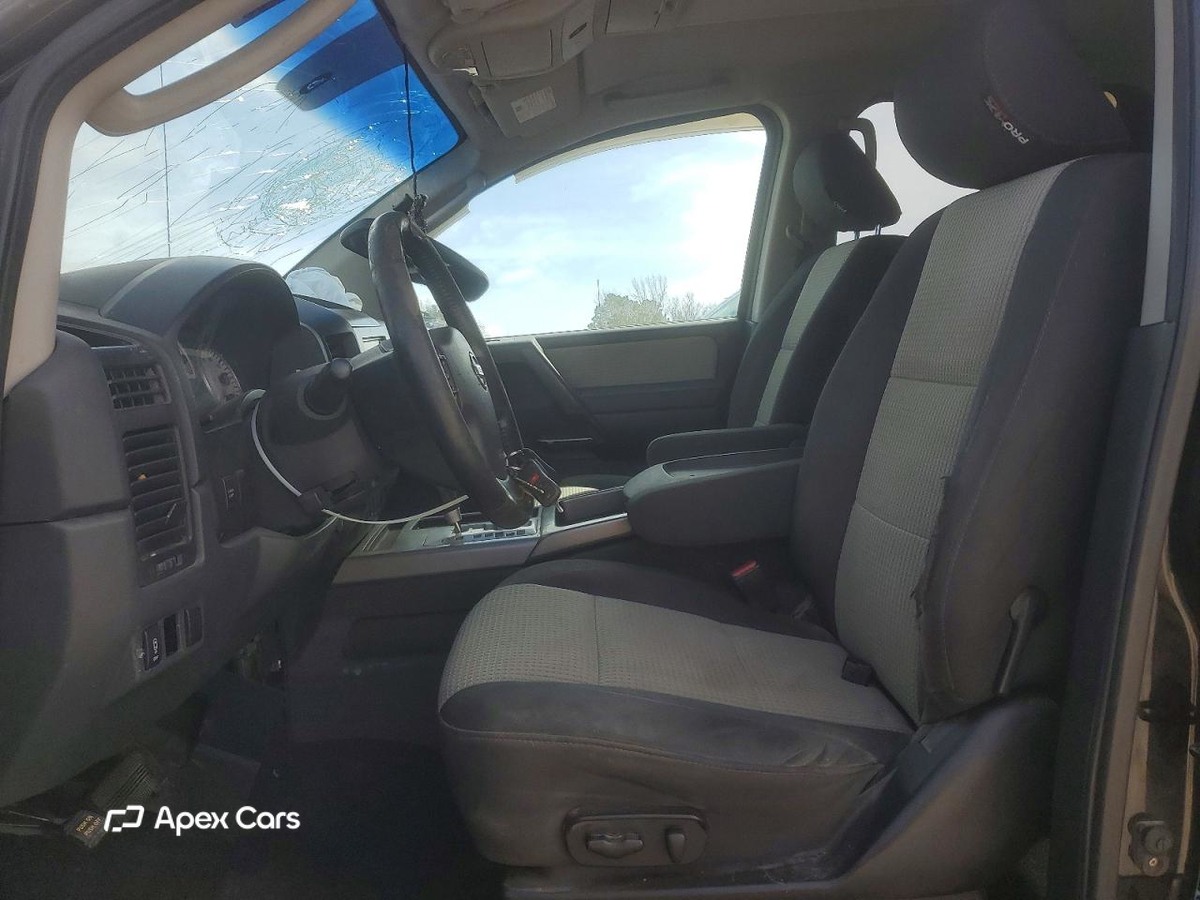 Nissan Titan 2011