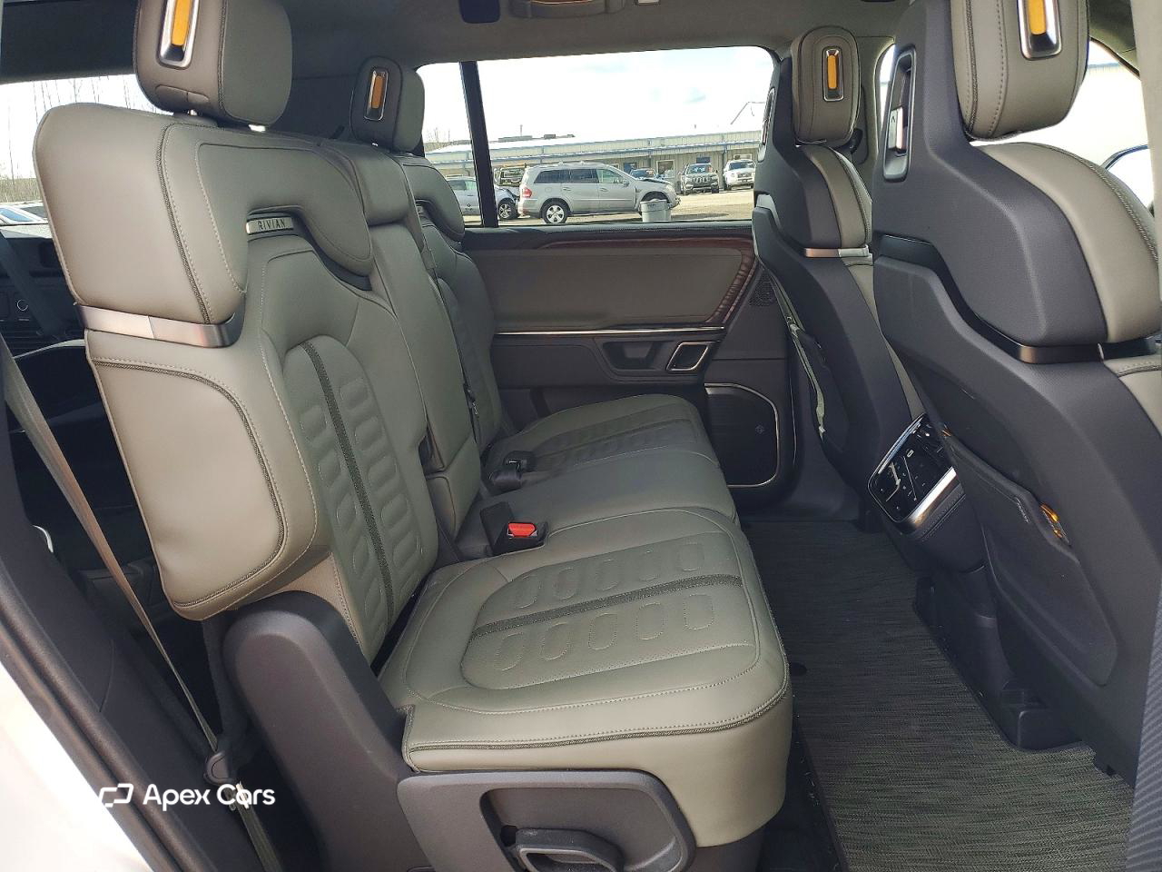 Rivian R1S 2024