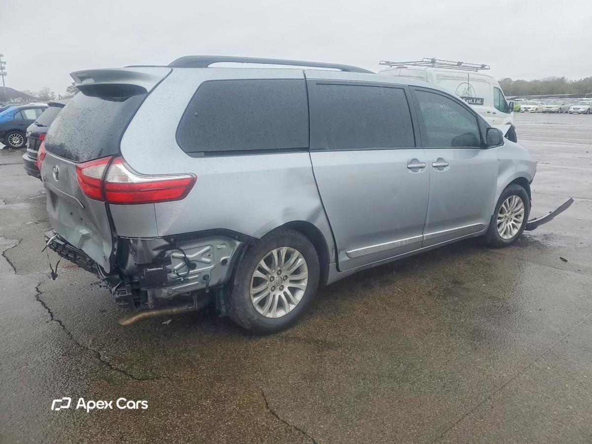 Toyota Sienna 2016