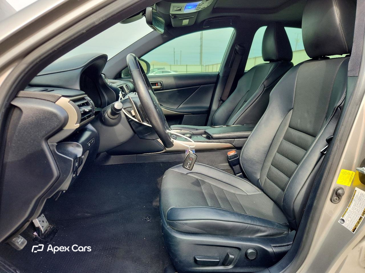 Lexus IS 2019