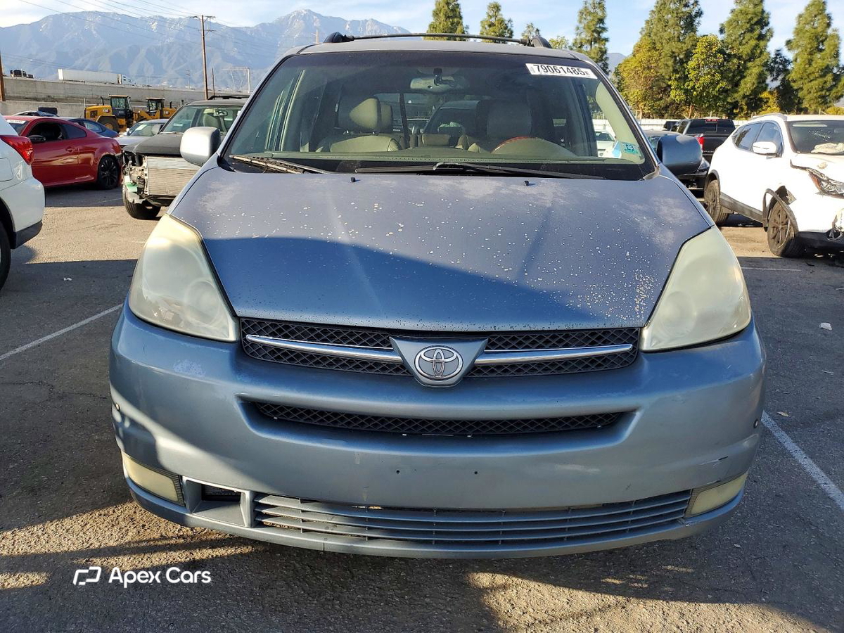 Toyota Sienna 2004
