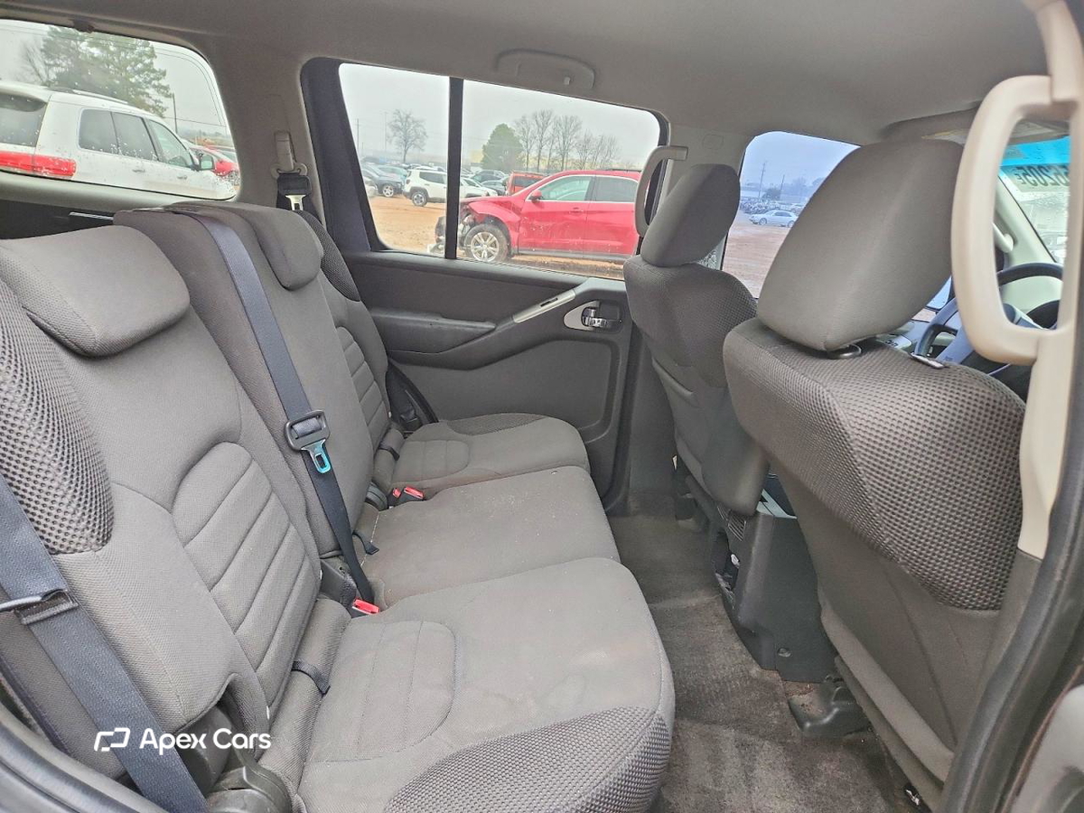 Nissan Pathfinder 2011