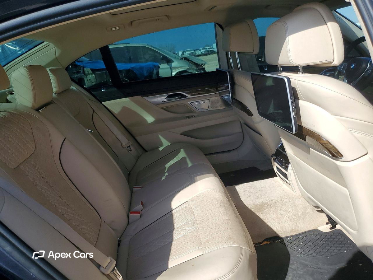 BMW Series 7 2016
