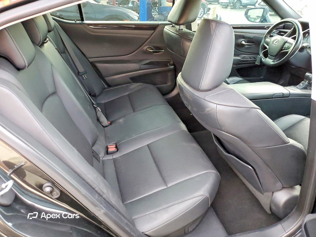 Lexus ES 2021