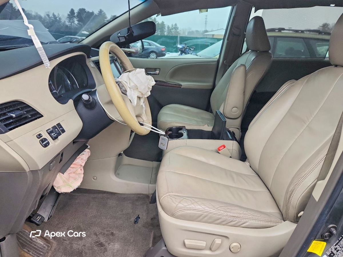Toyota Sienna 2011