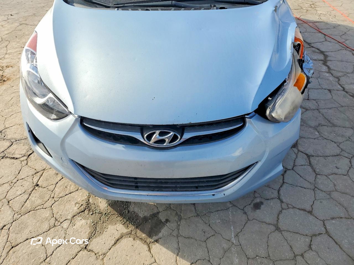Hyundai Elantra 2012