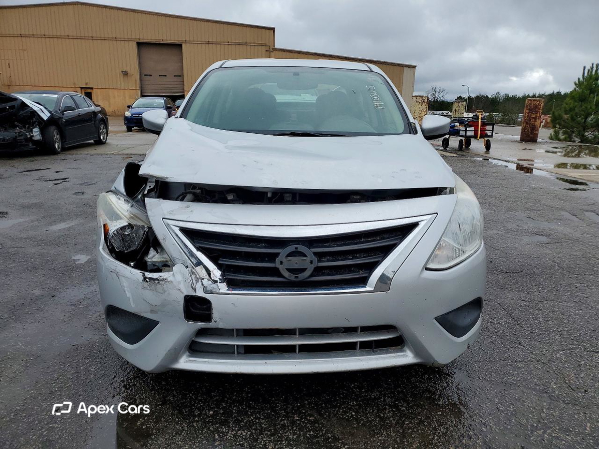Nissan Versa 2015