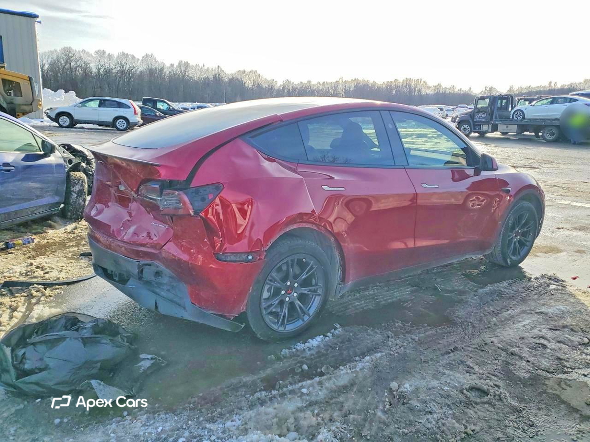 Tesla Model Y 2025