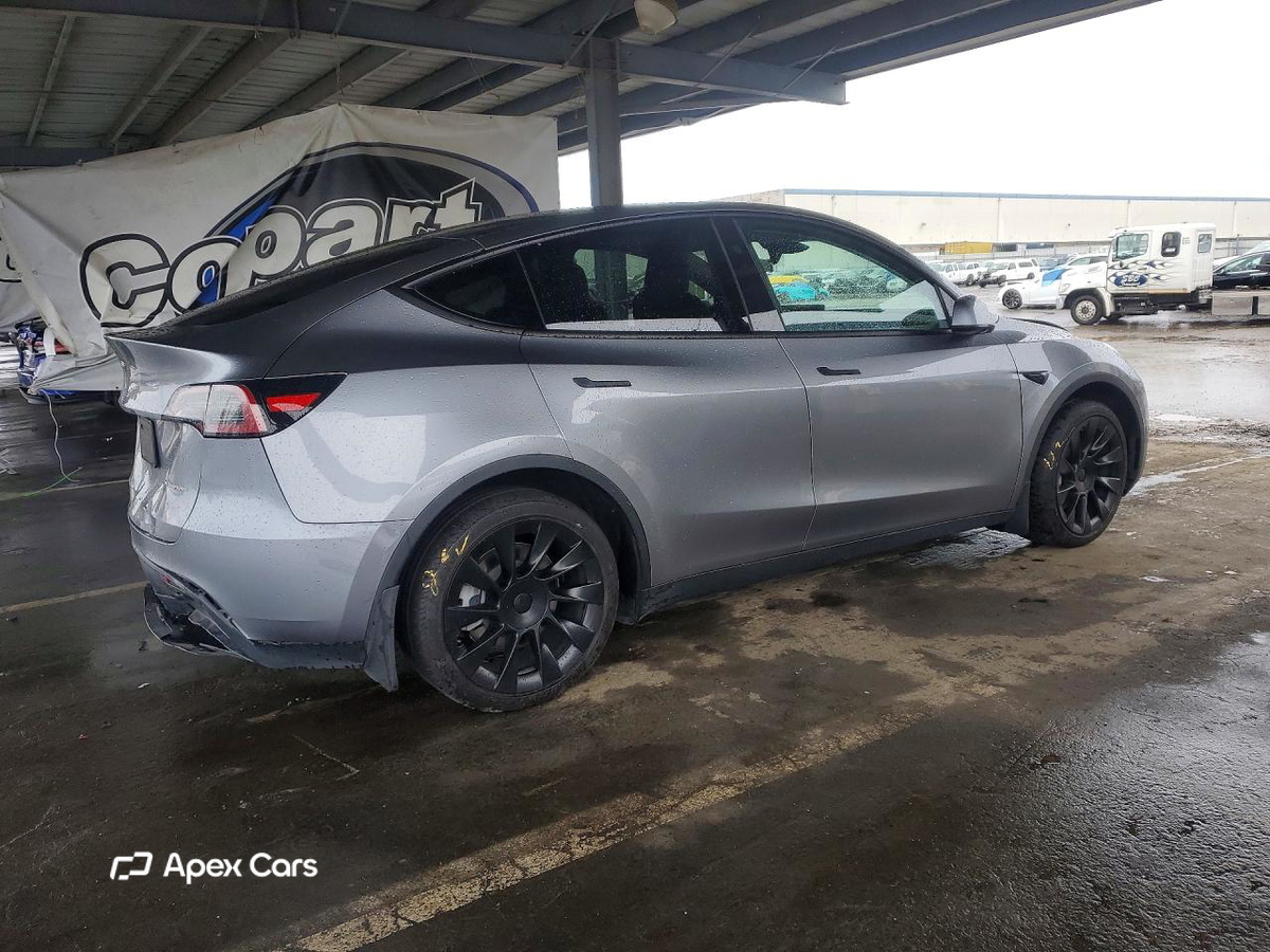 Tesla Model Y 2025