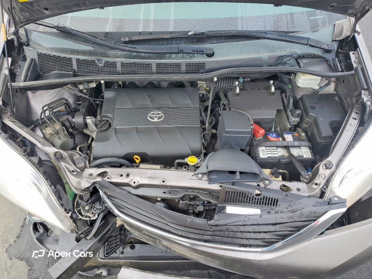 Toyota Sienna 2011