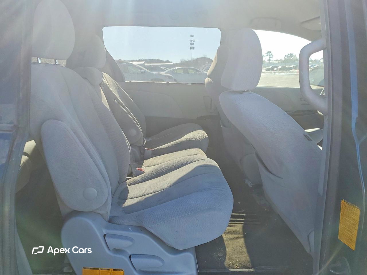 Toyota Sienna 2011