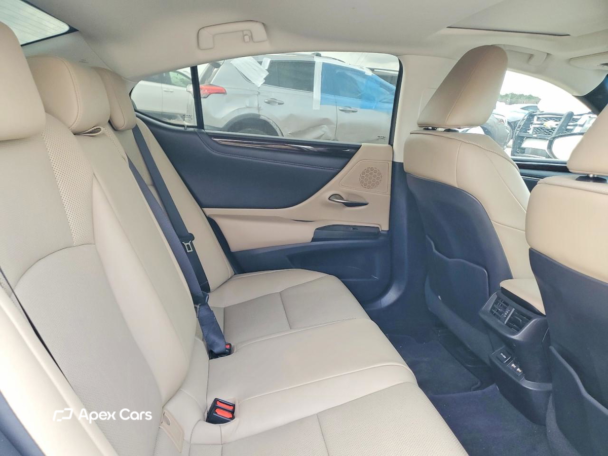 Lexus ES 2021