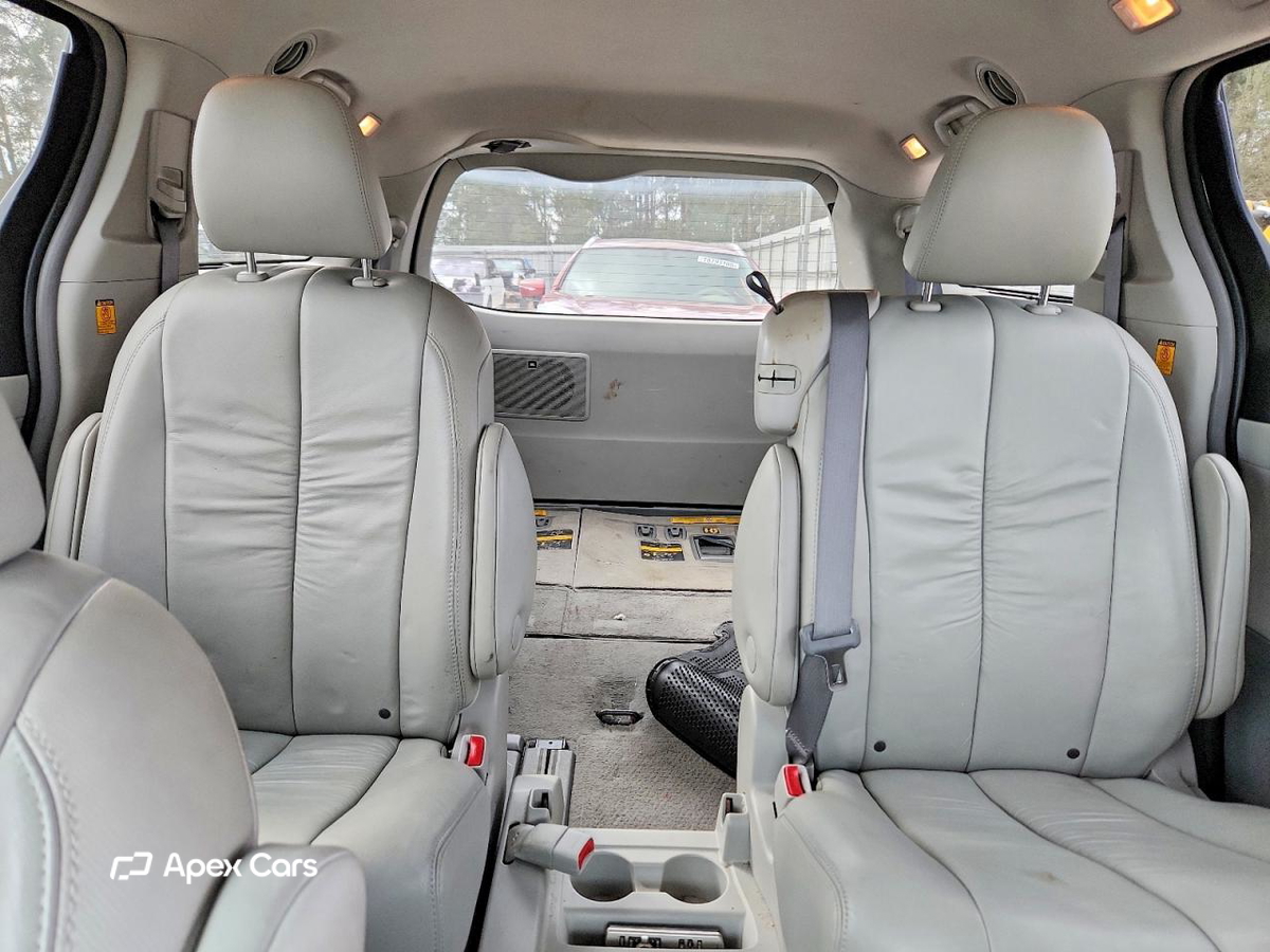 Toyota Sienna 2011