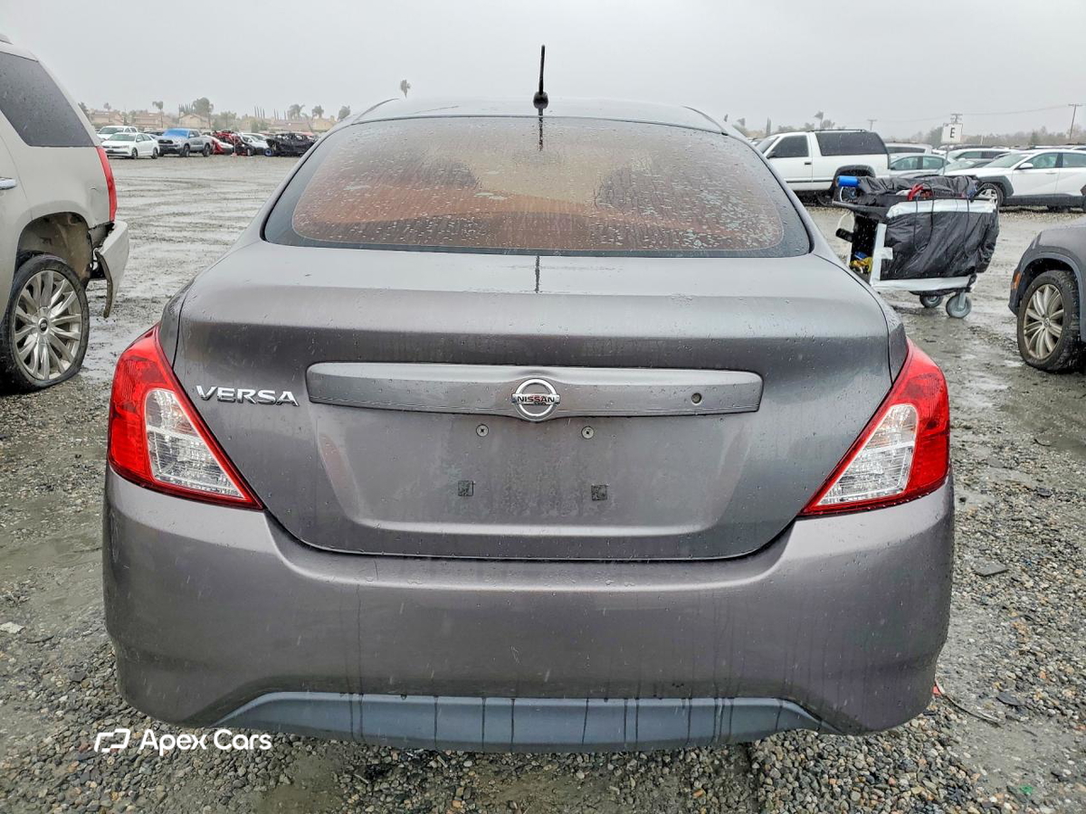 Nissan Versa 2016