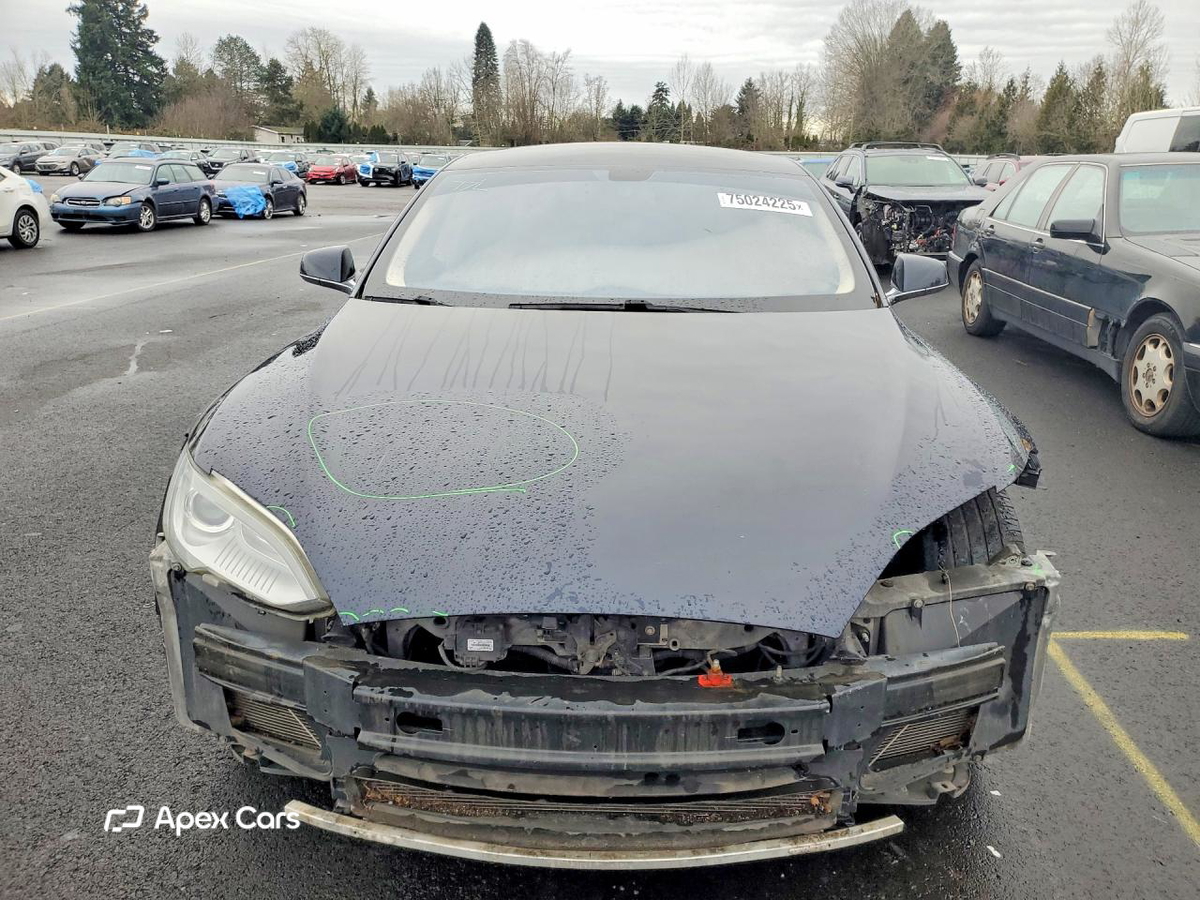 Tesla Model S 2013