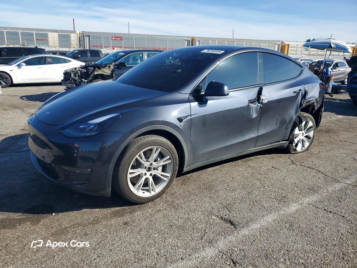 Tesla Model Y 2024