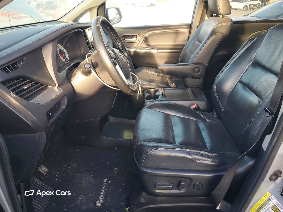 Toyota Sienna 2015