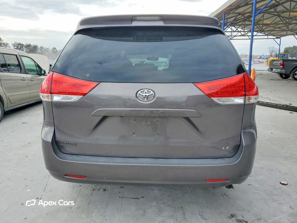 Toyota Sienna 2011