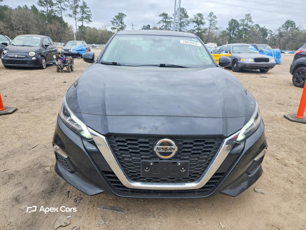 Nissan Altima 2021