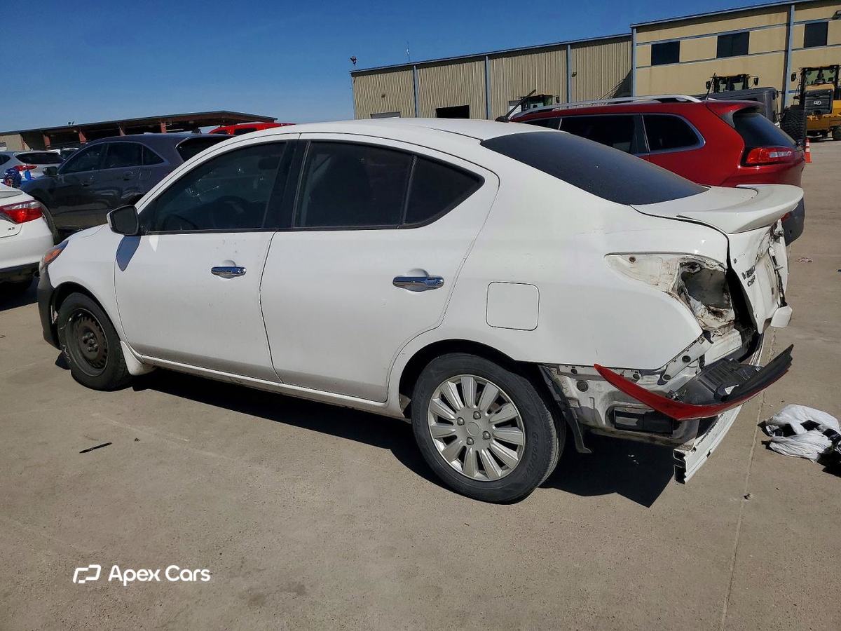Nissan Versa 2015