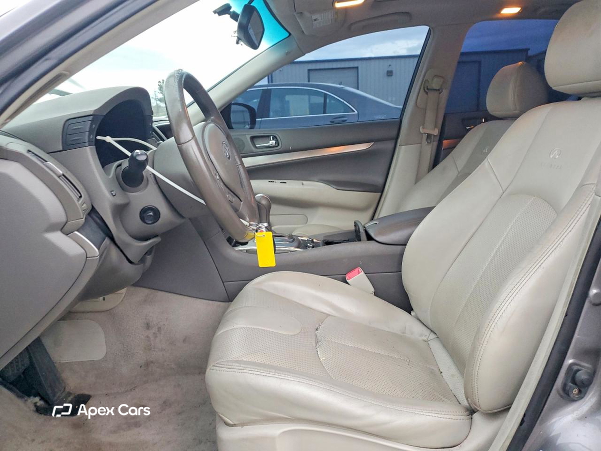 Infiniti G 2011