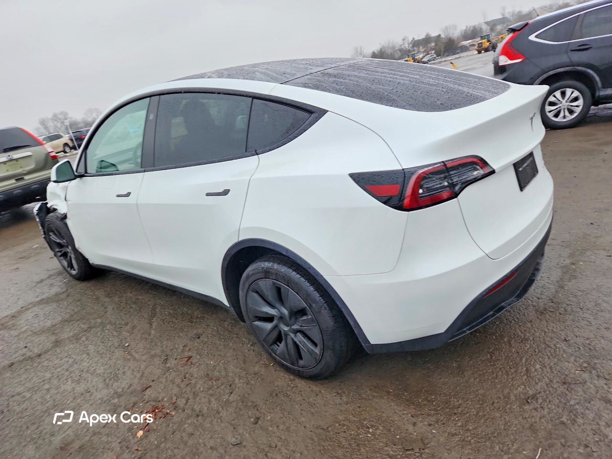 Tesla Model Y 2025