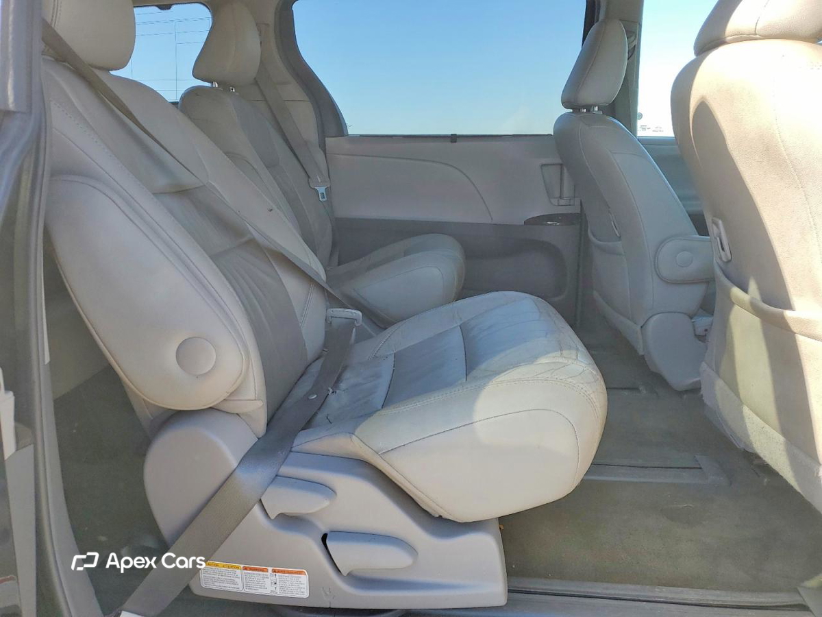 Toyota Sienna 2015
