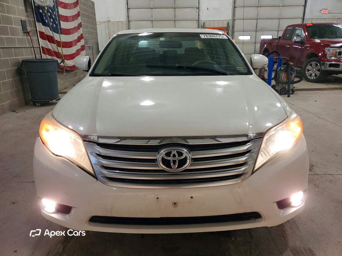 Toyota Avalon 2011