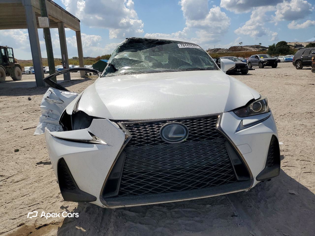 Lexus IS 2019