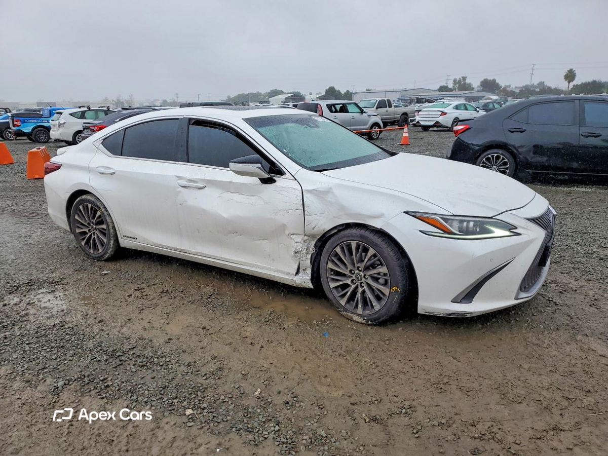 Lexus ES 2020