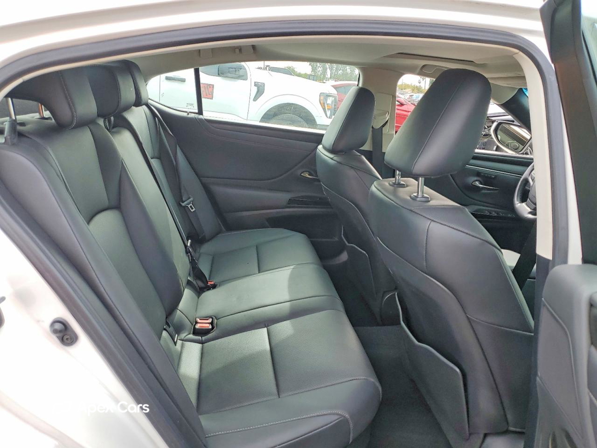 Lexus ES 2024